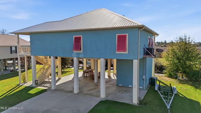 123 Helen Drive, Bay Saint Louis, MS 39520