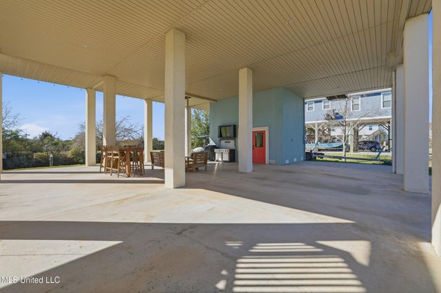 123 Helen Drive, Bay Saint Louis, MS 39520