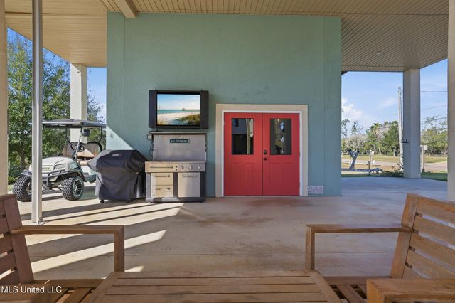 123 Helen Drive, Bay Saint Louis, MS 39520