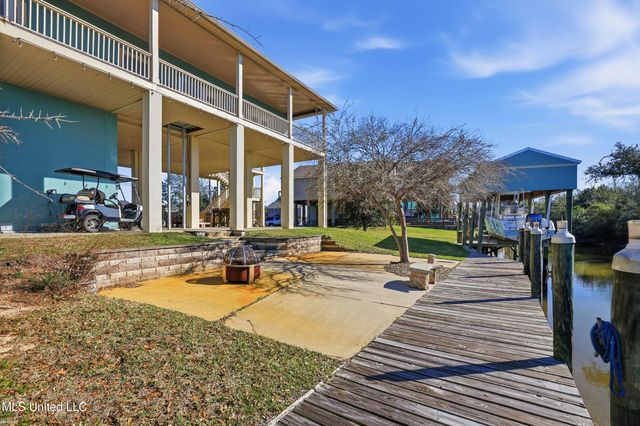 123 Helen Drive, Bay Saint Louis, MS 39520