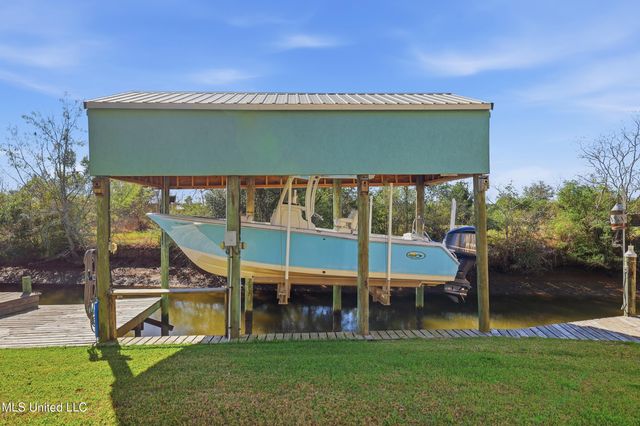 123 Helen Drive, Bay Saint Louis, MS 39520