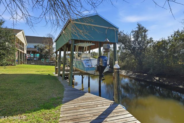 123 Helen Drive, Bay Saint Louis, MS 39520