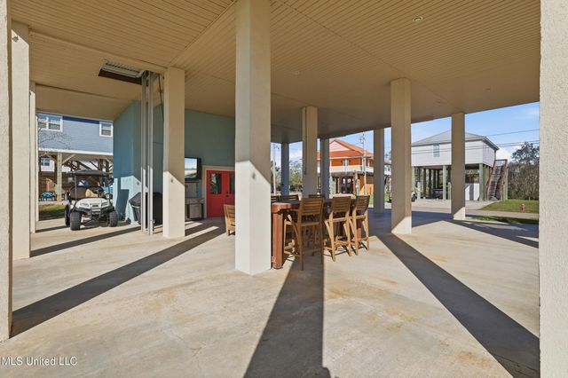 123 Helen Drive, Bay Saint Louis, MS 39520