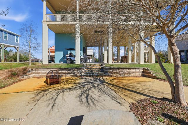 123 Helen Drive, Bay Saint Louis, MS 39520