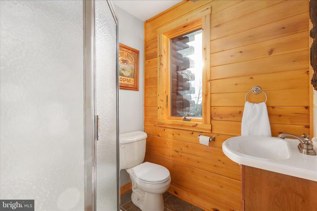 594 S BRANCH MOUNTAIN RD, Moorefield, WV 26836