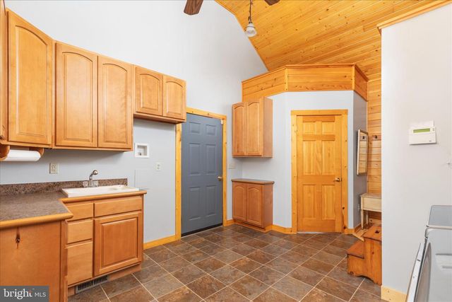 594 S BRANCH MOUNTAIN RD, Moorefield, WV 26836