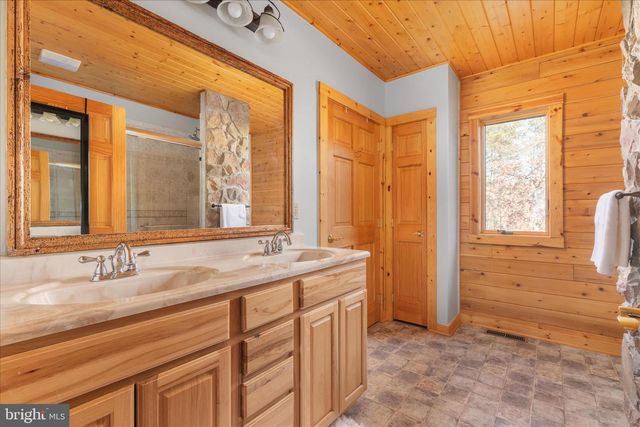 594 S BRANCH MOUNTAIN RD, Moorefield, WV 26836