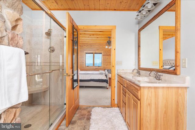 594 S BRANCH MOUNTAIN RD, Moorefield, WV 26836