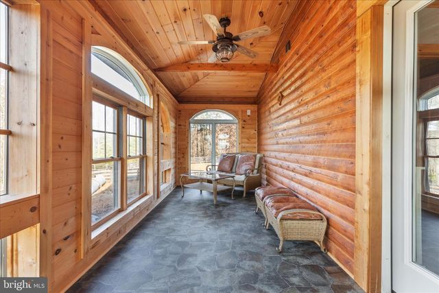 594 S BRANCH MOUNTAIN RD, Moorefield, WV 26836