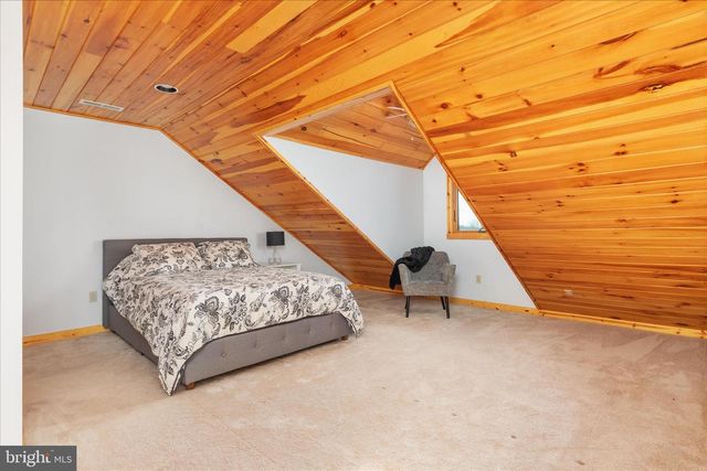 594 S BRANCH MOUNTAIN RD, Moorefield, WV 26836