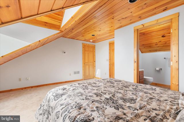 594 S BRANCH MOUNTAIN RD, Moorefield, WV 26836