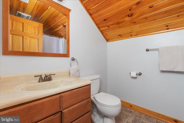 594 S BRANCH MOUNTAIN RD, Moorefield, WV 26836