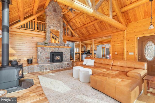 594 S BRANCH MOUNTAIN RD, Moorefield, WV 26836