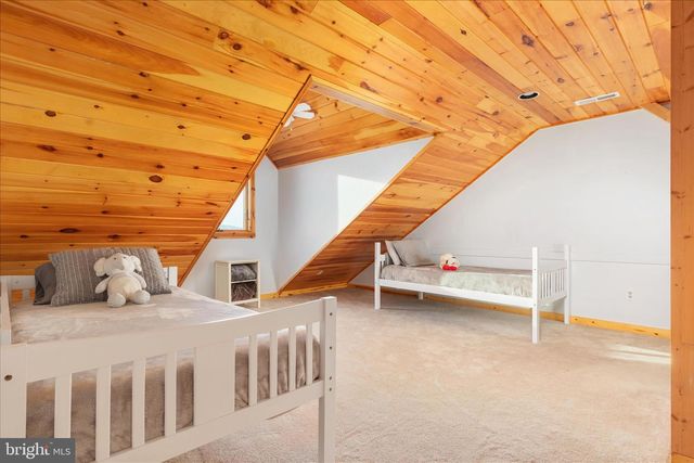 594 S BRANCH MOUNTAIN RD, Moorefield, WV 26836