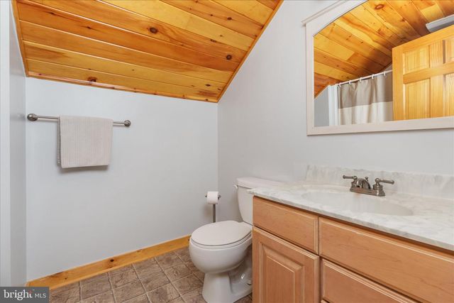 594 S BRANCH MOUNTAIN RD, Moorefield, WV 26836