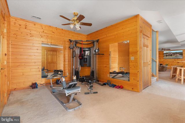 594 S BRANCH MOUNTAIN RD, Moorefield, WV 26836