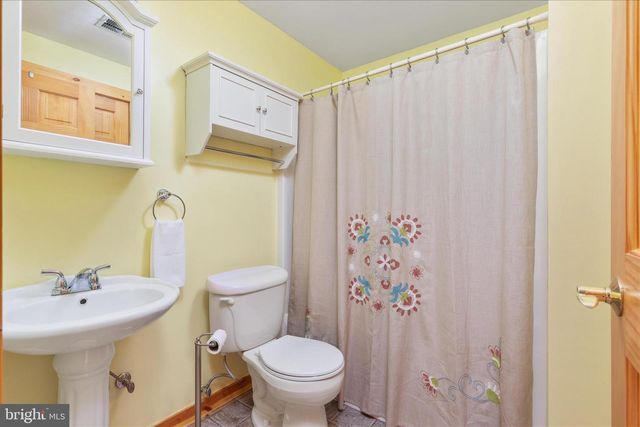 594 S BRANCH MOUNTAIN RD, Moorefield, WV 26836