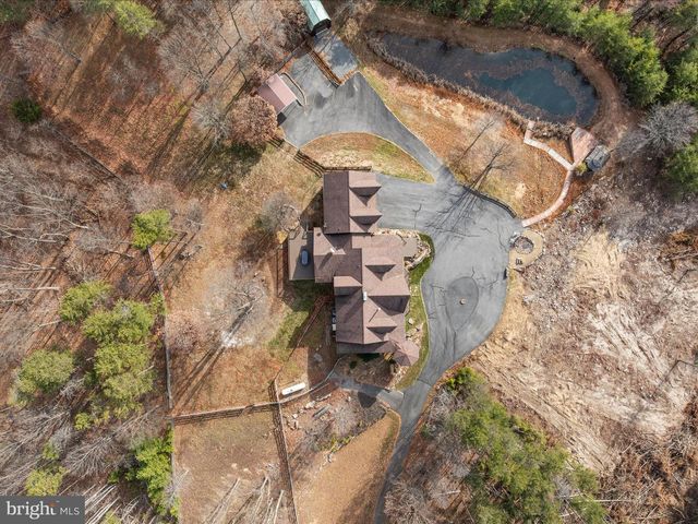 594 S BRANCH MOUNTAIN RD, Moorefield, WV 26836