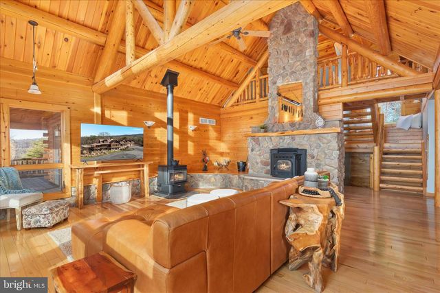 594 S BRANCH MOUNTAIN RD, Moorefield, WV 26836