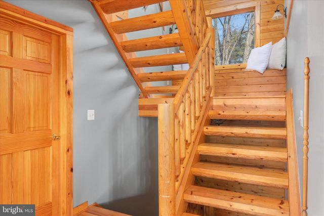 594 S BRANCH MOUNTAIN RD, Moorefield, WV 26836