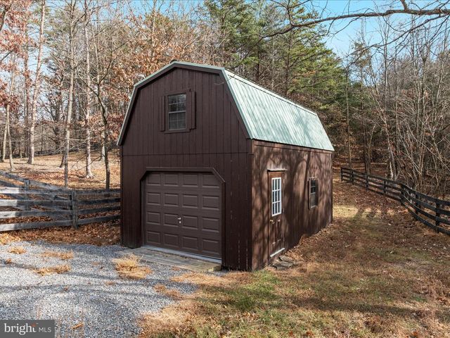 594 S BRANCH MOUNTAIN RD, Moorefield, WV 26836