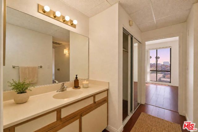 533 S St Andrews Place 410, Los Angeles, CA 90020