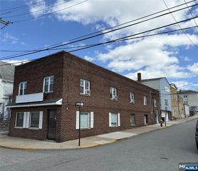 35 Autumn Street, Lodi, NJ 07644