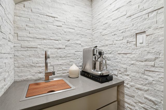 907 Sleepy Hollow Drive, Cedar Hill, TX 75104