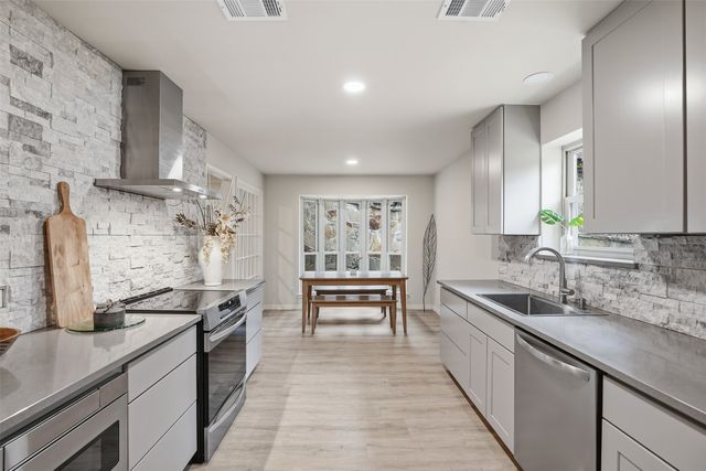 907 Sleepy Hollow Drive, Cedar Hill, TX 75104