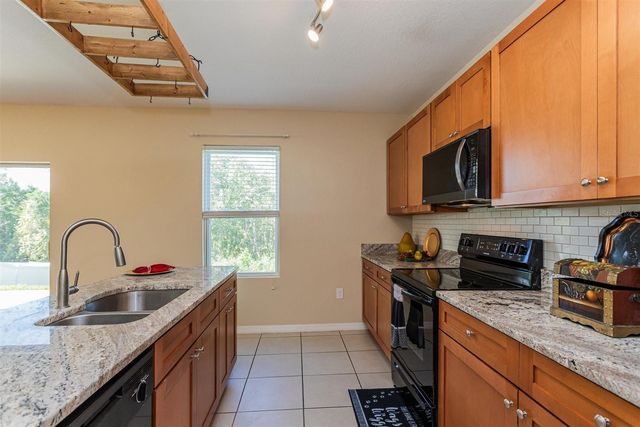 2470 VALHALLA DR, Tavares, FL 32778