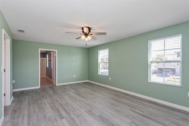 2470 VALHALLA DR, Tavares, FL 32778