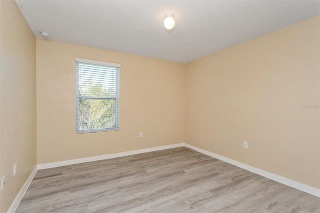 2470 VALHALLA DR, Tavares, FL 32778