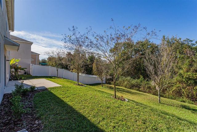 2470 VALHALLA DR, Tavares, FL 32778