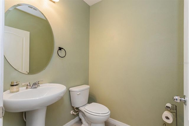 2470 VALHALLA DR, Tavares, FL 32778