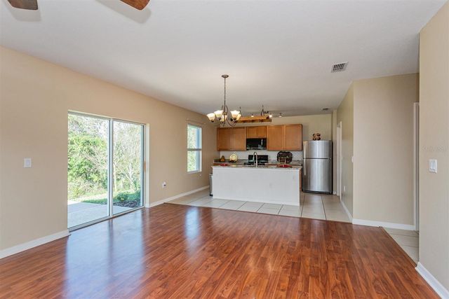 2470 VALHALLA DR, Tavares, FL 32778