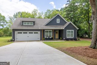 399 Chestnut Street, Social Circle, GA 30025