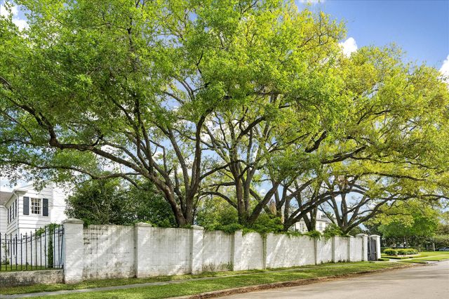 1811 Kirby Drive, Houston, TX 77019