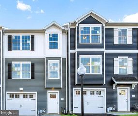 69 DEATRICK DR, Gettysburg, PA 17325