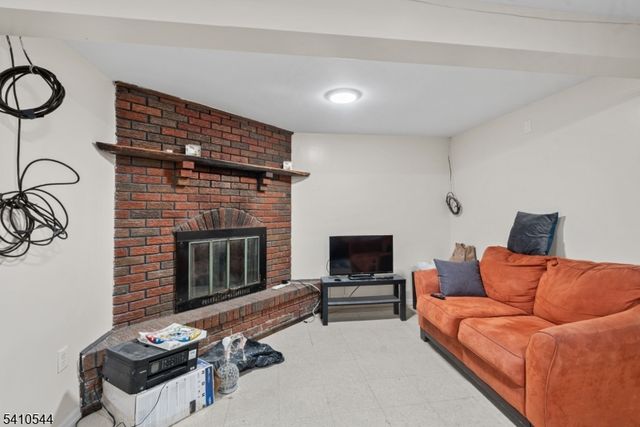 335 Court St, Elizabeth City, NJ 07206