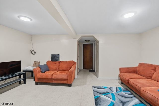 335 Court St, Elizabeth City, NJ 07206