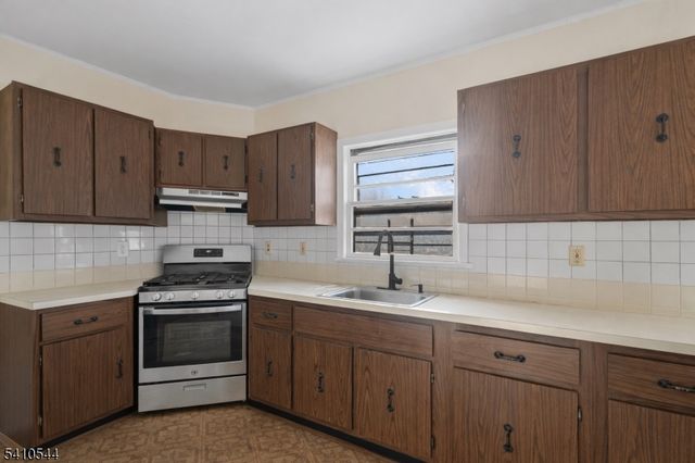 335 Court St, Elizabeth City, NJ 07206