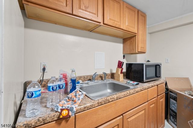 335 Court St, Elizabeth City, NJ 07206