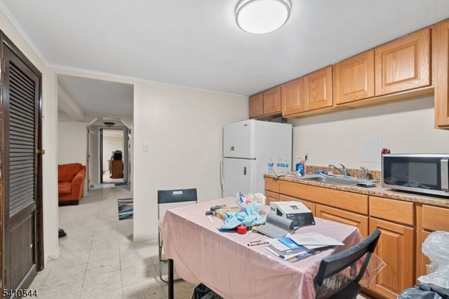 335 Court St, Elizabeth City, NJ 07206