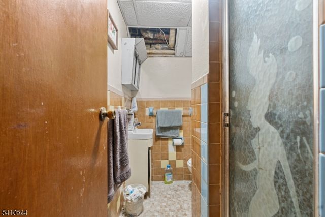 335 Court St, Elizabeth City, NJ 07206