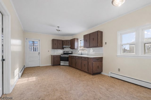 335 Court St, Elizabeth City, NJ 07206