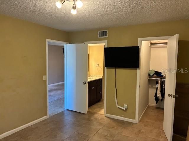 3806 N OAK DRIVE V21, Tampa, FL 33611