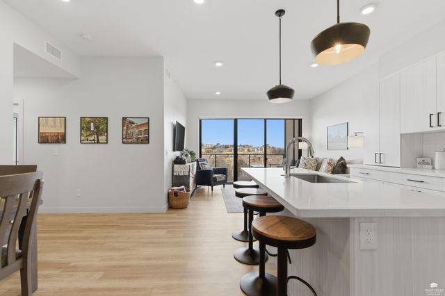 3022 Fieldhouse Cir Apt 208, Manhattan, KS 66503