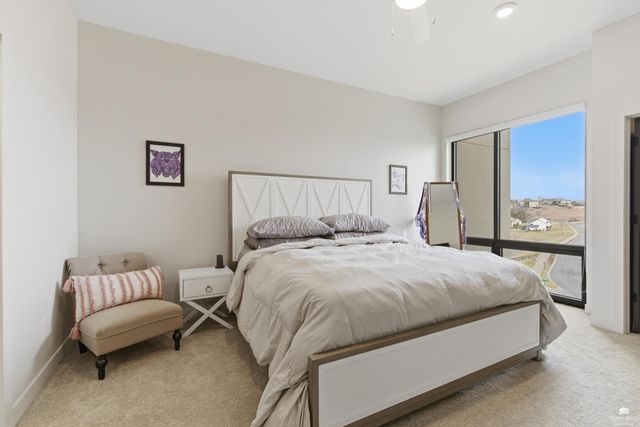 3022 Fieldhouse Cir Apt 208, Manhattan, KS 66503