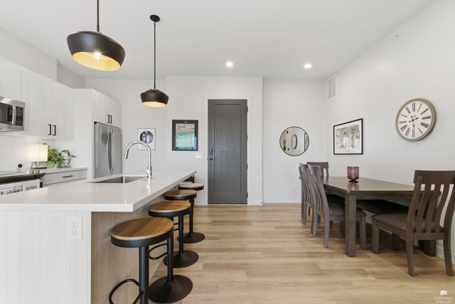 3022 Fieldhouse Cir Apt 208, Manhattan, KS 66503