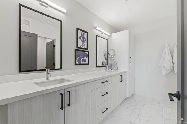 3022 Fieldhouse Cir Apt 208, Manhattan, KS 66503